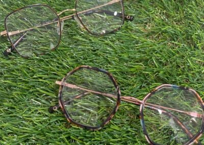 Montures optique de la marque varoise LOU créations à retrouver chez OPTIC SYNERGY - Pôle Libell'Santé à LA CRAU