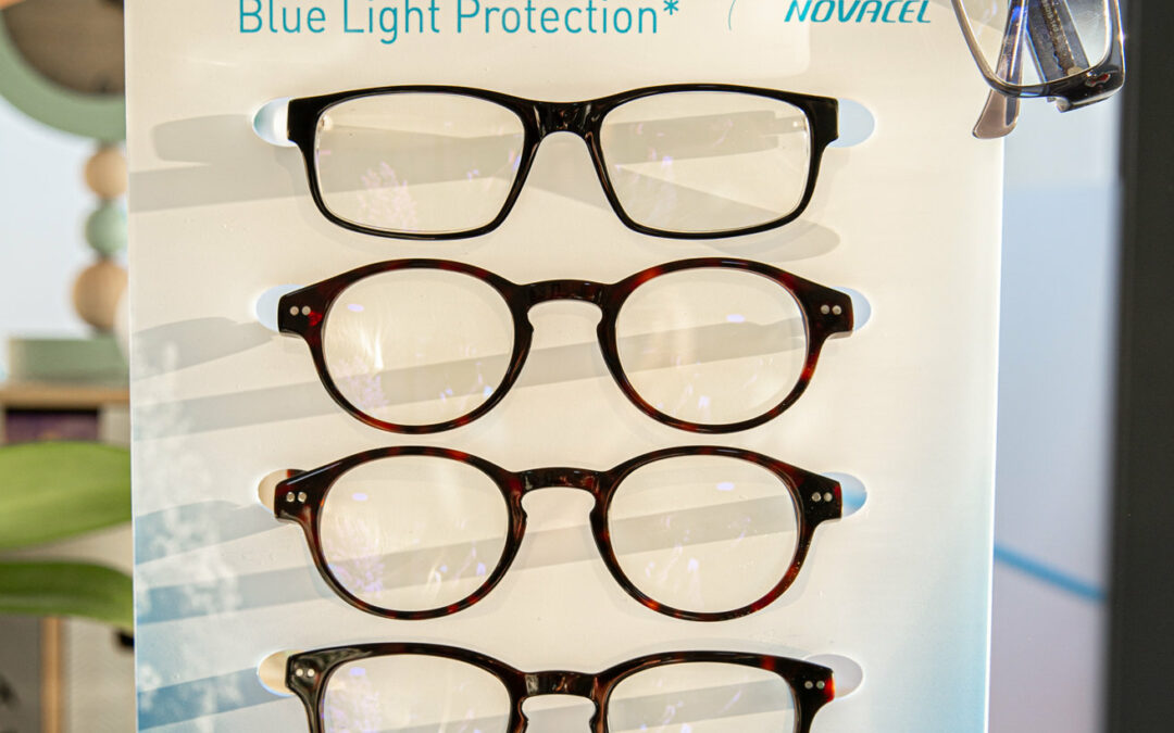 Protégez Vos Yeux des Dangers des Écrans : Tout Savoir sur les Lunettes et Filtres Anti Lumière Bleue